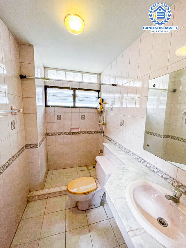 *****บ้านเดี่ยวมือสองนนทบุรี โครงการ พัชรวิลล์ บางกรวย-ไทรน้อย เนื้อที่กว้างมากถึง 125 ตร.ว. ฟังก์ชัน 3 ห้องนอน 3 ห้องน้ำ 4 ที่จอดรถ บ้านเนื้อที่เยอะมาก บนทำเลติด ถนนบางกรวย-ไทรน้อย ถึงรถไฟฟ้าสายสีม่วง "สถานีบางพลู" เพียง 6 นาทีเท่านั้น และยังใกล้ทางด่วน "ศรีรัช"