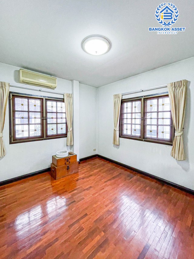 *****บ้านเดี่ยวมือสองนนทบุรี โครงการ พัชรวิลล์ บางกรวย-ไทรน้อย เนื้อที่กว้างมากถึง 125 ตร.ว. ฟังก์ชัน 3 ห้องนอน 3 ห้องน้ำ 4 ที่จอดรถ บ้านเนื้อที่เยอะมาก บนทำเลติด ถนนบางกรวย-ไทรน้อย ถึงรถไฟฟ้าสายสีม่วง "สถานีบางพลู" เพียง 6 นาทีเท่านั้น และยังใกล้ทางด่วน "ศรีรัช"