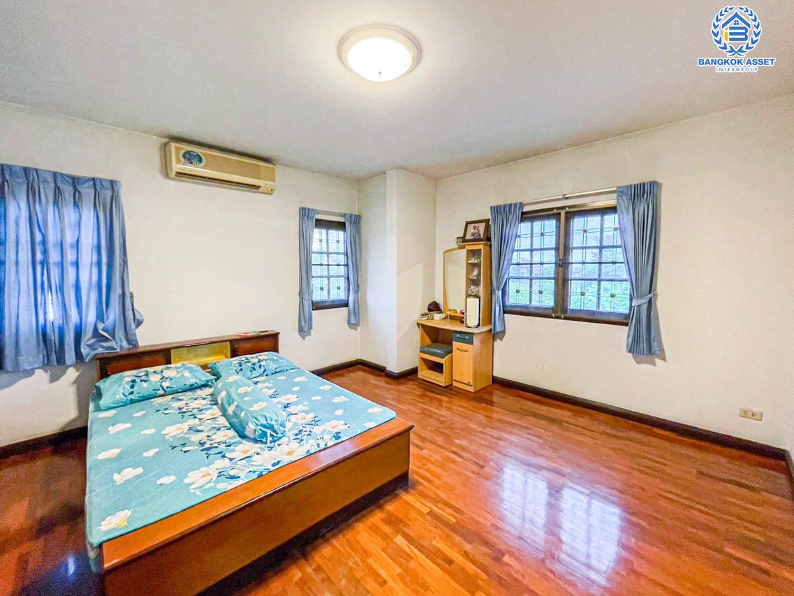 *****บ้านเดี่ยวมือสองนนทบุรี โครงการ พัชรวิลล์ บางกรวย-ไทรน้อย เนื้อที่กว้างมากถึง 125 ตร.ว. ฟังก์ชัน 3 ห้องนอน 3 ห้องน้ำ 4 ที่จอดรถ บ้านเนื้อที่เยอะมาก บนทำเลติด ถนนบางกรวย-ไทรน้อย ถึงรถไฟฟ้าสายสีม่วง "สถานีบางพลู" เพียง 6 นาทีเท่านั้น และยังใกล้ทางด่วน "ศรีรัช"