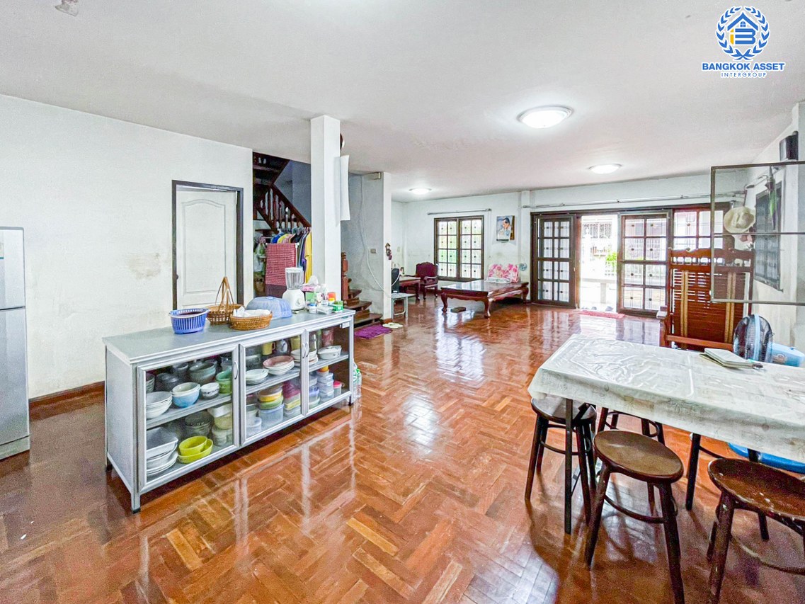 *****บ้านเดี่ยวมือสองนนทบุรี โครงการ พัชรวิลล์ บางกรวย-ไทรน้อย เนื้อที่กว้างมากถึง 125 ตร.ว. ฟังก์ชัน 3 ห้องนอน 3 ห้องน้ำ 4 ที่จอดรถ บ้านเนื้อที่เยอะมาก บนทำเลติด ถนนบางกรวย-ไทรน้อย ถึงรถไฟฟ้าสายสีม่วง "สถานีบางพลู" เพียง 6 นาทีเท่านั้น และยังใกล้ทางด่วน "ศรีรัช"