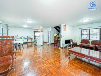 *****บ้านเดี่ยวมือสองนนทบุรี โครงการ พัชรวิลล์ บางกรวย-ไทรน้อย เนื้อที่กว้างมากถึง 125 ตร.ว. ฟังก์ชัน 3 ห้องนอน 3 ห้องน้ำ 4 ที่จอดรถ บ้านเนื้อที่เยอะมาก บนทำเลติด ถนนบางกรวย-ไทรน้อย ถึงรถไฟฟ้าสายสีม่วง "สถานีบางพลู" เพียง 6 นาทีเท่านั้น และยังใกล้ทางด่วน "ศรีรัช"