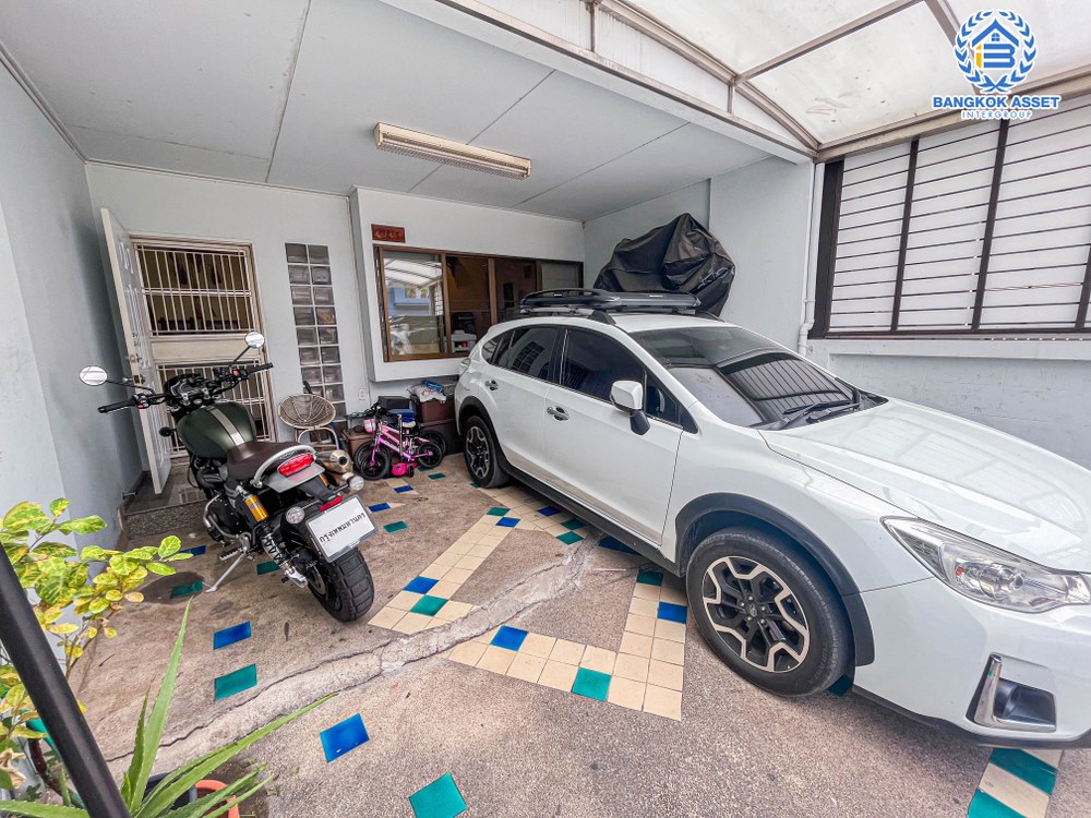 *****ทาวน์โฮมมือสอง 3 ชั้น จากแบรนด์ AP โครงการ บ้านกลางเมือง ลาดพร้าว71 พร้อมฟังก์ชัน 3 ห้องนอน 4 ห้องน้ำ ภายในสภาพดีมาก บนทำเลที่ดีเดินทางในเมืองสะดวกสบาย เชื่อมต่อถนนลาดพร้าว ถนนโชคชัย4 ถนนลาดพร้าว ถนนนาคนิวาส ใกล้จุดขึ้นทางด่วน "รามอินทรา-อาจณรงค์"