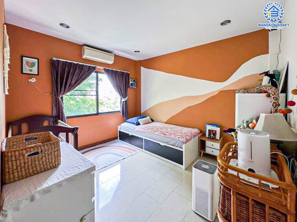 *****ทาวน์โฮมมือสอง 3 ชั้น จากแบรนด์ AP โครงการ บ้านกลางเมือง ลาดพร้าว71 พร้อมฟังก์ชัน 3 ห้องนอน 4 ห้องน้ำ ภายในสภาพดีมาก บนทำเลที่ดีเดินทางในเมืองสะดวกสบาย เชื่อมต่อถนนลาดพร้าว ถนนโชคชัย4 ถนนลาดพร้าว ถนนนาคนิวาส ใกล้จุดขึ้นทางด่วน "รามอินทรา-อาจณรงค์"