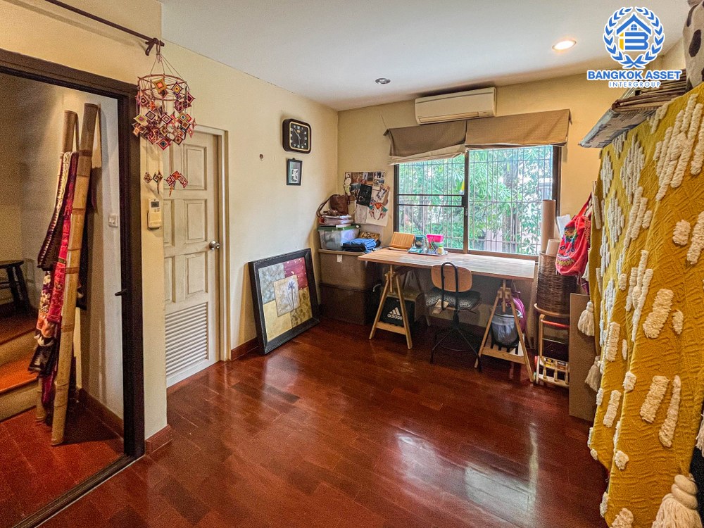 *****ทาวน์โฮมมือสอง 3 ชั้น จากแบรนด์ AP โครงการ บ้านกลางเมือง ลาดพร้าว71 พร้อมฟังก์ชัน 3 ห้องนอน 4 ห้องน้ำ ภายในสภาพดีมาก บนทำเลที่ดีเดินทางในเมืองสะดวกสบาย เชื่อมต่อถนนลาดพร้าว ถนนโชคชัย4 ถนนลาดพร้าว ถนนนาคนิวาส ใกล้จุดขึ้นทางด่วน "รามอินทรา-อาจณรงค์"