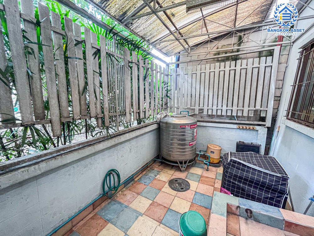 *****ทาวน์โฮมมือสอง 3 ชั้น จากแบรนด์ AP โครงการ บ้านกลางเมือง ลาดพร้าว71 พร้อมฟังก์ชัน 3 ห้องนอน 4 ห้องน้ำ ภายในสภาพดีมาก บนทำเลที่ดีเดินทางในเมืองสะดวกสบาย เชื่อมต่อถนนลาดพร้าว ถนนโชคชัย4 ถนนลาดพร้าว ถนนนาคนิวาส ใกล้จุดขึ้นทางด่วน "รามอินทรา-อาจณรงค์"