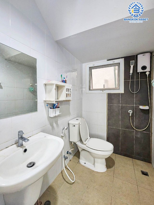 *****บ้านแฝดมือสองนนทุบรี โครงการ แลนซีโอคริป ปิ่นเกล้า-พระราม5 คุณภาพระดับ ลลิล พร็อพเพอร์ตี้ เนื้อที่กว้างมากถึง 38.5 ตร.ว. ฟังก์ชัน 4 ห้องนอน 2 ห้องน้ำ 2 ที่จอดรถ บนทำเลเชื่อมต่อ ถนนกาญจนาภิเษก, ถนนบางม่วง-บางคูลัด, ถนนนครอินทร์ และยังใกล้ทางด่วน "ศรีรัช"