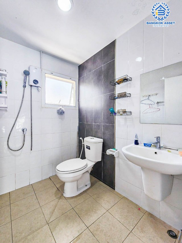 *****บ้านแฝดมือสองนนทุบรี โครงการ แลนซีโอคริป ปิ่นเกล้า-พระราม5 คุณภาพระดับ ลลิล พร็อพเพอร์ตี้ เนื้อที่กว้างมากถึง 38.5 ตร.ว. ฟังก์ชัน 4 ห้องนอน 2 ห้องน้ำ 2 ที่จอดรถ บนทำเลเชื่อมต่อ ถนนกาญจนาภิเษก, ถนนบางม่วง-บางคูลัด, ถนนนครอินทร์ และยังใกล้ทางด่วน "ศรีรัช"