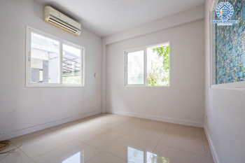 *****บ้านเดี่ยวมือสอง โครงการ เดอะลิฟวิ่ง1 บ้านกล้วย-ไทรน้อย เนื้อที่ 50 ตร.ว. ฟังก์ชัน 3 ห้องนอน 3 ห้องน้ำ 1 ที่จอดรถ สภาพเหมือนใหม่ บนทำเลเดินทางสะดวก เชื่อมต่อถนนกาญจนาภิเษก ถนนบ้านกล้วย-ไทรน้อย ซอยวัดลาดปลาดุก ใกล้รถไฟฟ้าสายม่วง "สถานีคลองบางไผ่" และจุดขึ้นทางด่วน "ศรีรัช"