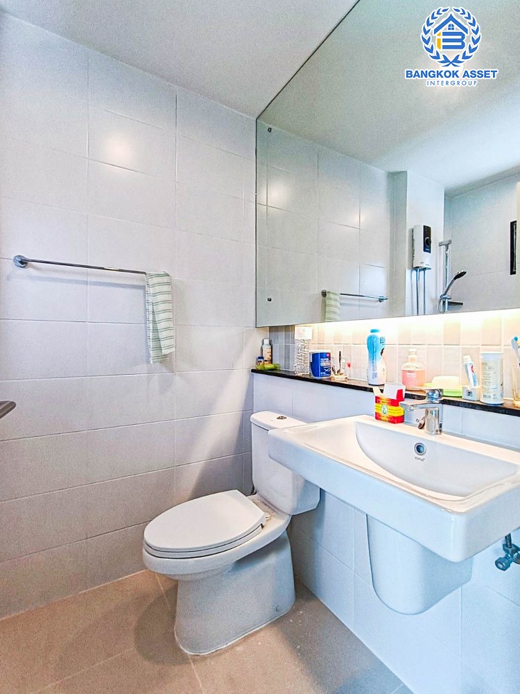 *****บ้านเดี่ยวมือสอง โครงการ สราญสิริ รังสิต เนื้อที่ 68.80 ตร.ว. ฟังก์ชัน 4 ห้องนอน 4 ห้องน้ำ 2 ที่จอดรถ บ้านหลังใหญ่ ภายในเหมือนใหม่พร้อมอยู่ บนทำเลเดินทางสะดวก เชื่อมต่อถนนรังสิต-ปทุมธานี ถนนคลองหลวง ใกล้รถไฟฟ้าสายสีแดง "สถานีรังสิต" และจุดขึ้นทางด่วน "ศรีรัช"