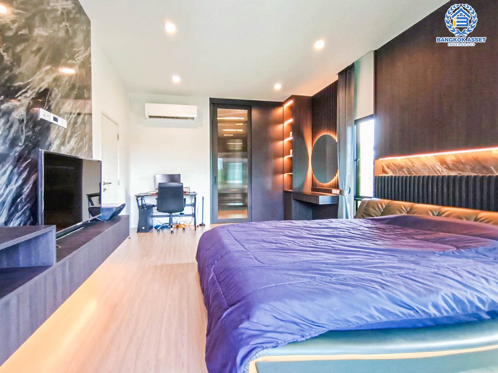 *****บ้านเดี่ยวมือสอง โครงการ สราญสิริ รังสิต เนื้อที่ 68.80 ตร.ว. ฟังก์ชัน 4 ห้องนอน 4 ห้องน้ำ 2 ที่จอดรถ บ้านหลังใหญ่ ภายในเหมือนใหม่พร้อมอยู่ บนทำเลเดินทางสะดวก เชื่อมต่อถนนรังสิต-ปทุมธานี ถนนคลองหลวง ใกล้รถไฟฟ้าสายสีแดง "สถานีรังสิต" และจุดขึ้นทางด่วน "ศรีรัช"