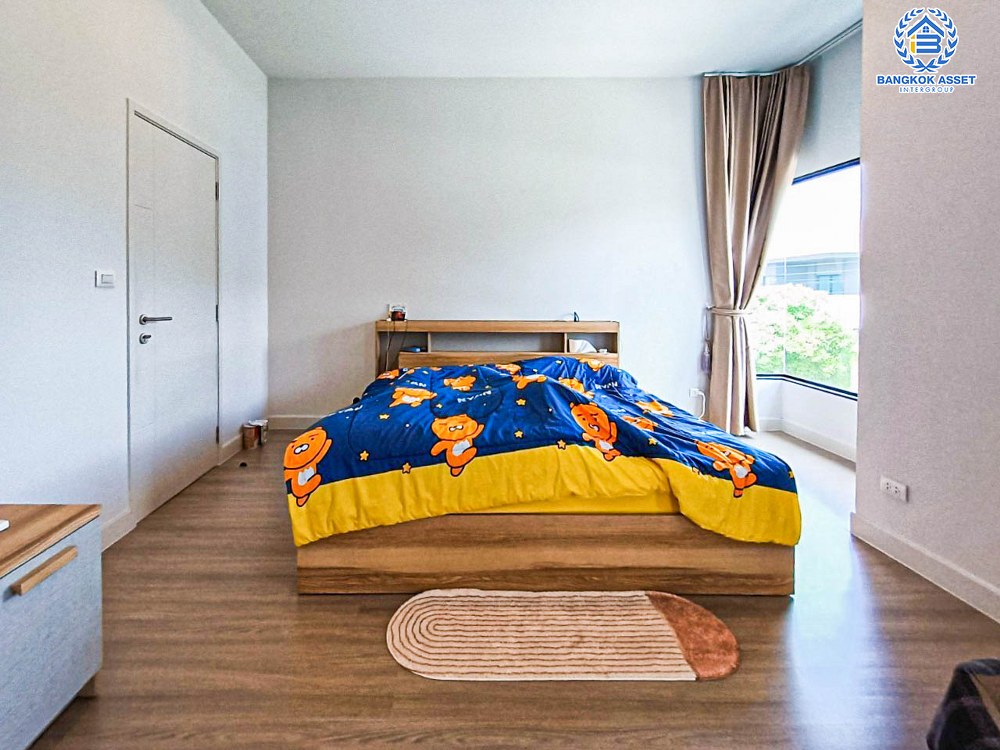 *****บ้านเดี่ยวมือสอง โครงการ สราญสิริ รังสิต เนื้อที่ 68.80 ตร.ว. ฟังก์ชัน 4 ห้องนอน 4 ห้องน้ำ 2 ที่จอดรถ บ้านหลังใหญ่ ภายในเหมือนใหม่พร้อมอยู่ บนทำเลเดินทางสะดวก เชื่อมต่อถนนรังสิต-ปทุมธานี ถนนคลองหลวง ใกล้รถไฟฟ้าสายสีแดง "สถานีรังสิต" และจุดขึ้นทางด่วน "ศรีรัช"