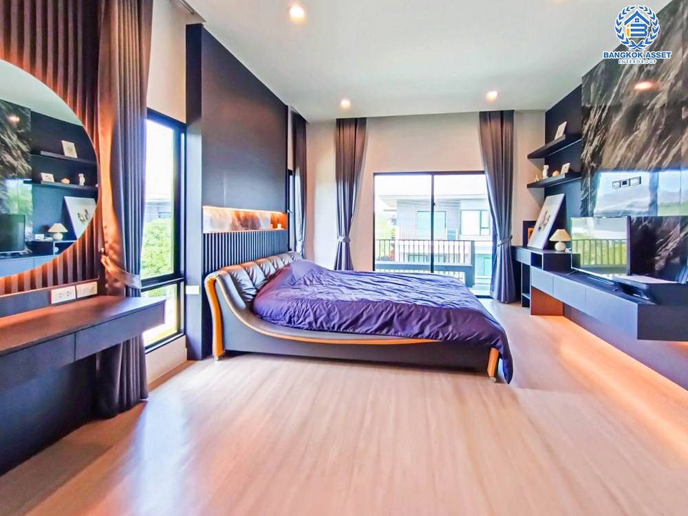 *****บ้านเดี่ยวมือสอง โครงการ สราญสิริ รังสิต เนื้อที่ 68.80 ตร.ว. ฟังก์ชัน 4 ห้องนอน 4 ห้องน้ำ 2 ที่จอดรถ บ้านหลังใหญ่ ภายในเหมือนใหม่พร้อมอยู่ บนทำเลเดินทางสะดวก เชื่อมต่อถนนรังสิต-ปทุมธานี ถนนคลองหลวง ใกล้รถไฟฟ้าสายสีแดง "สถานีรังสิต" และจุดขึ้นทางด่วน "ศรีรัช"