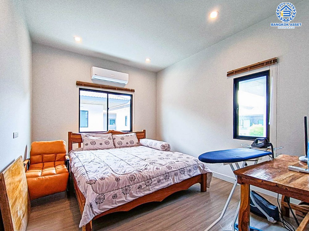 *****บ้านเดี่ยวมือสอง โครงการ สราญสิริ รังสิต เนื้อที่ 68.80 ตร.ว. ฟังก์ชัน 4 ห้องนอน 4 ห้องน้ำ 2 ที่จอดรถ บ้านหลังใหญ่ ภายในเหมือนใหม่พร้อมอยู่ บนทำเลเดินทางสะดวก เชื่อมต่อถนนรังสิต-ปทุมธานี ถนนคลองหลวง ใกล้รถไฟฟ้าสายสีแดง "สถานีรังสิต" และจุดขึ้นทางด่วน "ศรีรัช"