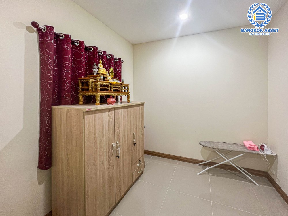 *****ทาวน์เฮ้าส์มือสอง โครงการ โกลเด้นทาวน์ เพชรเกษม-พุทธมณฑลสาย3 เนื้อที่กว้าง 16 ตร.ว. ฟังก์ชัน 3 ห้องนอน 2 ห้องน้ำ 1 ที่จอดรถ บ้านสวย พร้อมเข้าอยู่ ใกล้ถนนเมน บนทำเลเดินทางสะดวก เชื่อมต่อถนนเพชรเกษม ใกล้รถไฟฟ้าสายสีน้ำเงิน(ช่วงบางแค-พุทธมณฑลสาย4) และจุดขึ้นทางด่วน "อุดรรัถยา"