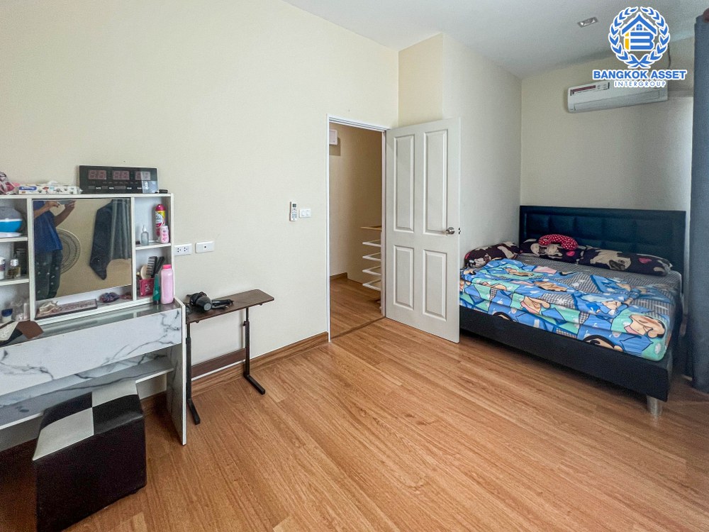 *****ทาวน์เฮ้าส์มือสอง โครงการ โกลเด้นทาวน์ เพชรเกษม-พุทธมณฑลสาย3 เนื้อที่กว้าง 16 ตร.ว. ฟังก์ชัน 3 ห้องนอน 2 ห้องน้ำ 1 ที่จอดรถ บ้านสวย พร้อมเข้าอยู่ ใกล้ถนนเมน บนทำเลเดินทางสะดวก เชื่อมต่อถนนเพชรเกษม ใกล้รถไฟฟ้าสายสีน้ำเงิน(ช่วงบางแค-พุทธมณฑลสาย4) และจุดขึ้นทางด่วน "อุดรรัถยา"