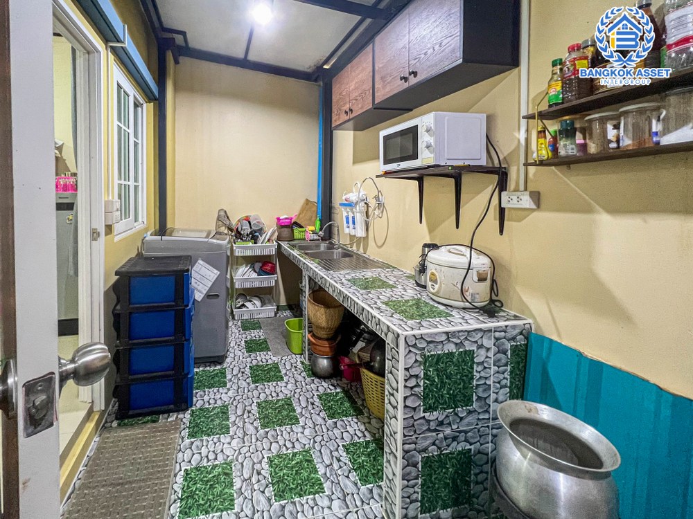 *****ทาวน์เฮ้าส์มือสอง โครงการ โกลเด้นทาวน์ เพชรเกษม-พุทธมณฑลสาย3 เนื้อที่กว้าง 16 ตร.ว. ฟังก์ชัน 3 ห้องนอน 2 ห้องน้ำ 1 ที่จอดรถ บ้านสวย พร้อมเข้าอยู่ ใกล้ถนนเมน บนทำเลเดินทางสะดวก เชื่อมต่อถนนเพชรเกษม ใกล้รถไฟฟ้าสายสีน้ำเงิน(ช่วงบางแค-พุทธมณฑลสาย4) และจุดขึ้นทางด่วน "อุดรรัถยา"