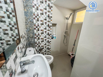 *****ทาวน์เฮ้าส์มือสอง โครงการ โกลเด้นทาวน์ เพชรเกษม-พุทธมณฑลสาย3 เนื้อที่กว้าง 16 ตร.ว. ฟังก์ชัน 3 ห้องนอน 2 ห้องน้ำ 1 ที่จอดรถ บ้านสวย พร้อมเข้าอยู่ ใกล้ถนนเมน บนทำเลเดินทางสะดวก เชื่อมต่อถนนเพชรเกษม ใกล้รถไฟฟ้าสายสีน้ำเงิน(ช่วงบางแค-พุทธมณฑลสาย4) และจุดขึ้นทางด่วน "อุดรรัถยา"