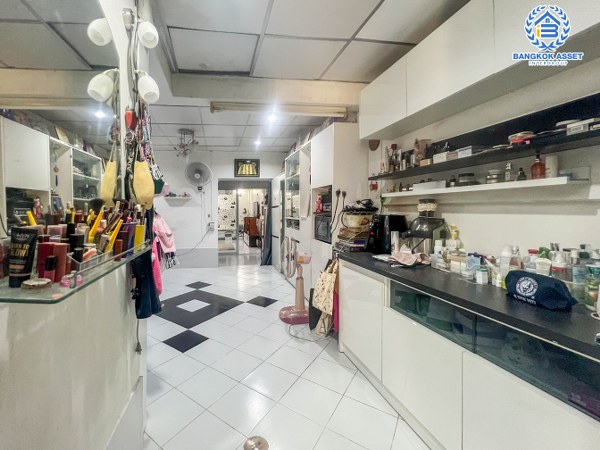 *****ทาวน์เฮ้าส์มือสองกรุงเทพมหานคร หมู่บ้าน โชคชัยแสนสุข ลาดพร้าว เนื้อที่กว้าง 25 ตร.ว. ฟังก์ชัน 3 ห้องนอน 3 ห้องน้ำ 1 ที่จอดรถ พื้นที่กว้าง บนทำเลดี เชื่อมต่อถนนลาดพร้าว, ถนนรามคำแหง, ถนนประเสริฐมนูกิจ ใกล้เดอะมอล์บางกะปิ และรถไฟฟ้าสายสีเหลือง "สถานีลาดพร้าว 83"