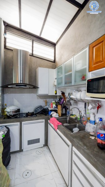 *****ทาวน์เฮ้าส์มือสอง โครงการ โกลเด้นทาวน์ วงศ์สว่าง-รัชดา หลังมุม เนื้อที่ 19 ตร.ว. ฟังก์ชัน 4 ห้องนอน 2 ห้องน้ำ 1 จอดรถ ภายในสภาพดีเยี่ยม พร้อมอยู่ บนทำเลเดินทางสะดวกมาก เชื่อมต่อถนนวงศ์สว่าง ถนนนครอินทร์ ใกล้รถไฟฟ้าสายสีม่วง "สถานีแยกติวานนท์" และจุดขึ้นทางด่วน "พระราม7"