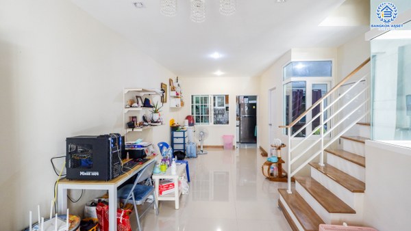 *****ทาวน์เฮ้าส์มือสอง โครงการ โกลเด้นทาวน์ วงศ์สว่าง-รัชดา หลังมุม เนื้อที่ 19 ตร.ว. ฟังก์ชัน 4 ห้องนอน 2 ห้องน้ำ 1 จอดรถ ภายในสภาพดีเยี่ยม พร้อมอยู่ บนทำเลเดินทางสะดวกมาก เชื่อมต่อถนนวงศ์สว่าง ถนนนครอินทร์ ใกล้รถไฟฟ้าสายสีม่วง "สถานีแยกติวานนท์" และจุดขึ้นทางด่วน "พระราม7"