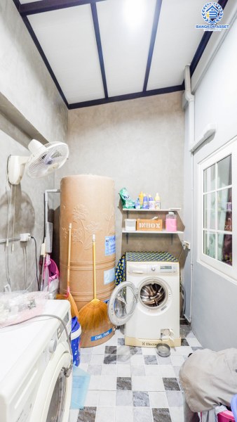 *****ทาวน์เฮ้าส์มือสอง โครงการ โกลเด้นทาวน์ วงศ์สว่าง-รัชดา หลังมุม เนื้อที่ 19 ตร.ว. ฟังก์ชัน 4 ห้องนอน 2 ห้องน้ำ 1 จอดรถ ภายในสภาพดีเยี่ยม พร้อมอยู่ บนทำเลเดินทางสะดวกมาก เชื่อมต่อถนนวงศ์สว่าง ถนนนครอินทร์ ใกล้รถไฟฟ้าสายสีม่วง "สถานีแยกติวานนท์" และจุดขึ้นทางด่วน "พระราม7"