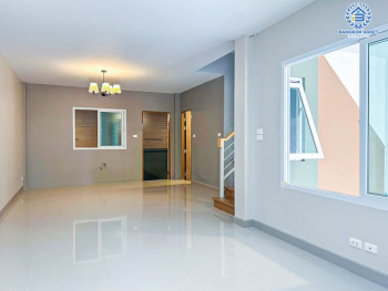 *****ทาวน์เฮ้าส์มือสองกรุงเทพมหานคร โครงการ รสา แกรนด์วิลล์ พหลโยธิน73 เนื้อที่เกือบ 20 ตร.ว. ฟังก์ชัน 3 ห้องนอน 2 ห้องน้ำ 1 ที่จอดรถ บ้านตกแต่งใหม่ สไตล์มินิมอล บนทำเลเดินทางสะดวก ใกล้รถไฟฟ้าสายสีเขียว "สถานีแยก คปอ." และจุดขึ้นทางด่วน "โทลล์เวย์ดอนเมือง" ในราคาถูกสุดในโครงการ!