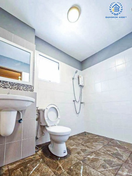 *****ทาวน์เฮ้าส์มือสองกรุงเทพมหานคร โครงการ รสา แกรนด์วิลล์ พหลโยธิน73 เนื้อที่เกือบ 20 ตร.ว. ฟังก์ชัน 3 ห้องนอน 2 ห้องน้ำ 1 ที่จอดรถ บ้านตกแต่งใหม่ สไตล์มินิมอล บนทำเลเดินทางสะดวก ใกล้รถไฟฟ้าสายสีเขียว "สถานีแยก คปอ." และจุดขึ้นทางด่วน "โทลล์เวย์ดอนเมือง" ในราคาถูกสุดในโครงการ!