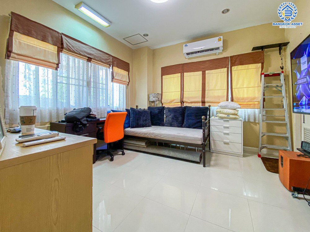 *****บ้านเดี่ยวมือสอง โครงการ ปริญญดา พุทธมณฑลสาย2 หลังมุม เนื้อที่ 103.60 ตร.ว. ฟังก์ชัน 4 ห้องนอน 5 ห้องน้ำ 2 ที่จอดรถ อยู่ใกล้ส่วนกลางโครงการ ภายในสภาพสวย ทำเลเดินทางสะดวก เชื่อมต่อถนนพุทธมณฑลสาย2 ใกล้รถไฟฟ้าสายสีนํ้าเงิน "สถานีหลักสอง" และจุดขึ้นทางคู่ขนานลอยฟ้าบรมราชชนนี...