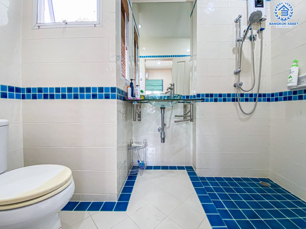 *****บ้านเดี่ยวมือสอง โครงการ ปริญญดา พุทธมณฑลสาย2 หลังมุม เนื้อที่ 103.60 ตร.ว. ฟังก์ชัน 4 ห้องนอน 5 ห้องน้ำ 2 ที่จอดรถ อยู่ใกล้ส่วนกลางโครงการ ภายในสภาพสวย ทำเลเดินทางสะดวก เชื่อมต่อถนนพุทธมณฑลสาย2 ใกล้รถไฟฟ้าสายสีนํ้าเงิน "สถานีหลักสอง" และจุดขึ้นทางคู่ขนานลอยฟ้าบรมราชชนนี...