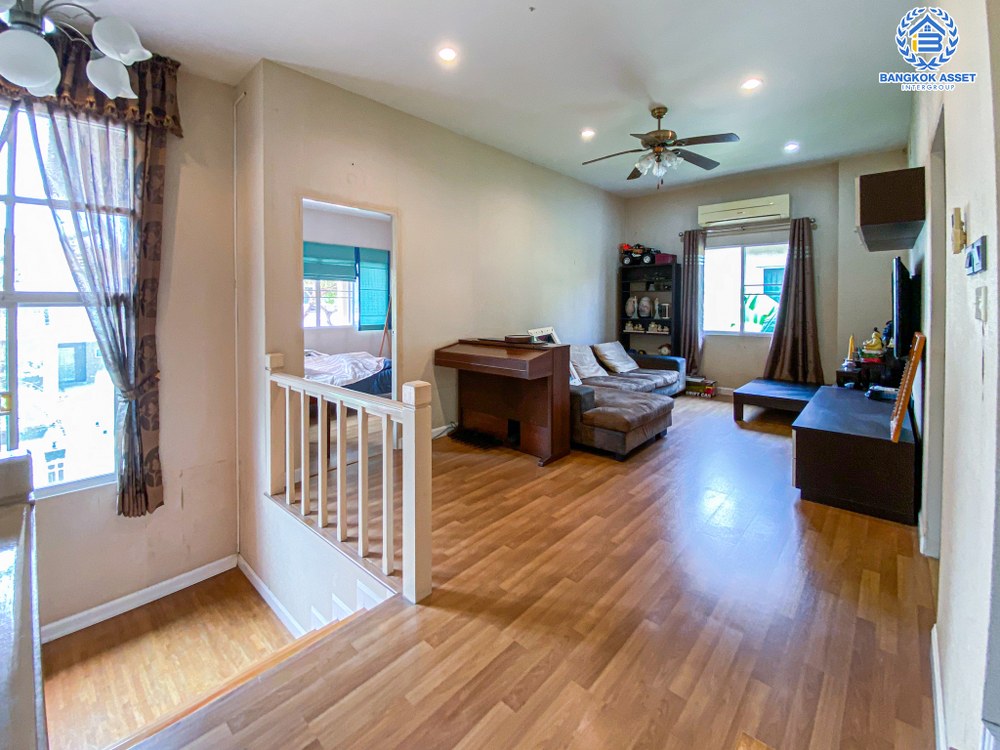 *****บ้านเดี่ยวมือสอง โครงการ ปริญญดา พุทธมณฑลสาย2 หลังมุม เนื้อที่ 103.60 ตร.ว. ฟังก์ชัน 4 ห้องนอน 5 ห้องน้ำ 2 ที่จอดรถ อยู่ใกล้ส่วนกลางโครงการ ภายในสภาพสวย ทำเลเดินทางสะดวก เชื่อมต่อถนนพุทธมณฑลสาย2 ใกล้รถไฟฟ้าสายสีนํ้าเงิน "สถานีหลักสอง" และจุดขึ้นทางคู่ขนานลอยฟ้าบรมราชชนนี...