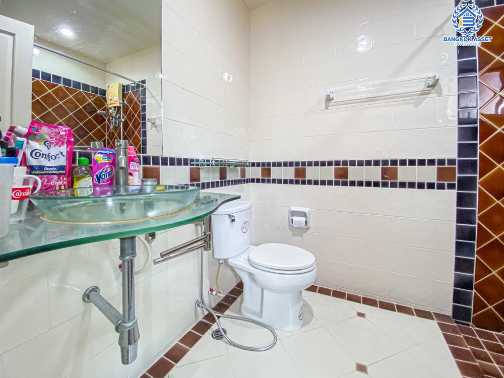 *****บ้านเดี่ยวมือสอง โครงการ ปริญญดา พุทธมณฑลสาย2 หลังมุม เนื้อที่ 103.60 ตร.ว. ฟังก์ชัน 4 ห้องนอน 5 ห้องน้ำ 2 ที่จอดรถ อยู่ใกล้ส่วนกลางโครงการ ภายในสภาพสวย ทำเลเดินทางสะดวก เชื่อมต่อถนนพุทธมณฑลสาย2 ใกล้รถไฟฟ้าสายสีนํ้าเงิน "สถานีหลักสอง" และจุดขึ้นทางคู่ขนานลอยฟ้าบรมราชชนนี...