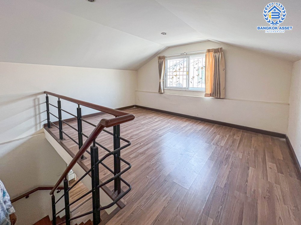 *****บ้านแฝดมือสอง โครงการ อิ่มอัมพร เลียบคลองทวีวัฒนา เนื้อที่ 32.20 ตร.ว. ฟังก์ชัน 3 ห้องนอน 4 ห้องน้ำ 1 ที่จอดรถ ภายในสภาพเหมือนใหม่ พร้อมเข้าอยู่ บนทำเลเดินทางสะดวก เชื่อมต่อถนนบรมราชชนนี ใกล้รถไฟฟ้าสายสีน้ำเงิน "สถานีหลักสอง" และจุดขึ้นทางด่วน "ศรีรัช-วงแหวนรอบนอก"