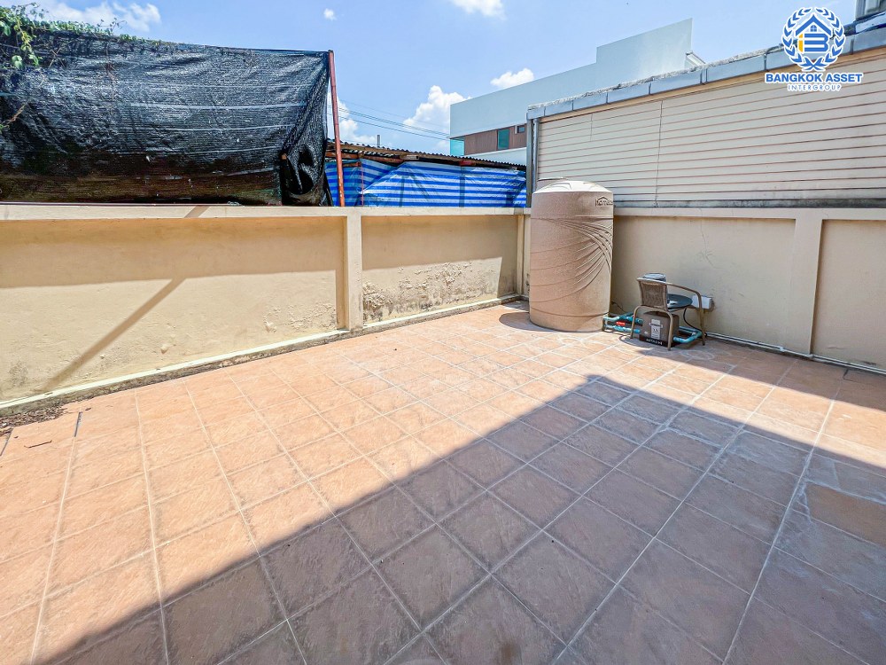 *****บ้านแฝดมือสอง โครงการ อิ่มอัมพร เลียบคลองทวีวัฒนา เนื้อที่ 32.20 ตร.ว. ฟังก์ชัน 3 ห้องนอน 4 ห้องน้ำ 1 ที่จอดรถ ภายในสภาพเหมือนใหม่ พร้อมเข้าอยู่ บนทำเลเดินทางสะดวก เชื่อมต่อถนนบรมราชชนนี ใกล้รถไฟฟ้าสายสีน้ำเงิน "สถานีหลักสอง" และจุดขึ้นทางด่วน "ศรีรัช-วงแหวนรอบนอก"