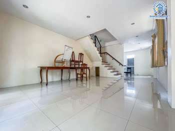 *****บ้านแฝดมือสอง โครงการ อิ่มอัมพร เลียบคลองทวีวัฒนา เนื้อที่ 32.20 ตร.ว. ฟังก์ชัน 3 ห้องนอน 4 ห้องน้ำ 1 ที่จอดรถ ภายในสภาพเหมือนใหม่ พร้อมเข้าอยู่ บนทำเลเดินทางสะดวก เชื่อมต่อถนนบรมราชชนนี ใกล้รถไฟฟ้าสายสีน้ำเงิน "สถานีหลักสอง" และจุดขึ้นทางด่วน "ศรีรัช-วงแหวนรอบนอก"