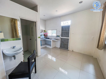 *****บ้านแฝดมือสอง โครงการ อิ่มอัมพร เลียบคลองทวีวัฒนา เนื้อที่ 32.20 ตร.ว. ฟังก์ชัน 3 ห้องนอน 4 ห้องน้ำ 1 ที่จอดรถ ภายในสภาพเหมือนใหม่ พร้อมเข้าอยู่ บนทำเลเดินทางสะดวก เชื่อมต่อถนนบรมราชชนนี ใกล้รถไฟฟ้าสายสีน้ำเงิน "สถานีหลักสอง" และจุดขึ้นทางด่วน "ศรีรัช-วงแหวนรอบนอก"