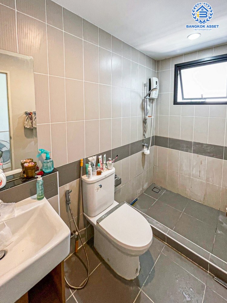 *****ทาวน์โฮม 3 ชั้นมือสอง โครงการ บ้านกลางเมือง ราชพฤกษ์-พระราม5 เนื้อที่ 17 ตร.ว. ฟังก์ชัน 3 ห้องนอน 3 ห้องน้ำ ที่จอดรถ 2 คัน ภายในบ้านกว้างขวาง แถมฟรี! เครื่องปรับอากาศ บนทำเลเดินทางสะดวก เชื่อมต่อถนนนครอินทร์ ถนนราชพฤกษ์ ใกล้โครงการรถไฟฟ้าสายสีม่วง "สถานีแยกติวานนท์"