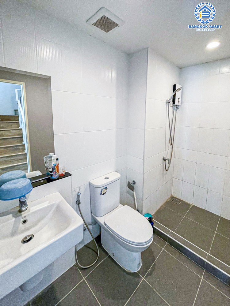 *****ทาวน์โฮม 3 ชั้นมือสอง โครงการ บ้านกลางเมือง ราชพฤกษ์-พระราม5 เนื้อที่ 17 ตร.ว. ฟังก์ชัน 3 ห้องนอน 3 ห้องน้ำ ที่จอดรถ 2 คัน ภายในบ้านกว้างขวาง แถมฟรี! เครื่องปรับอากาศ บนทำเลเดินทางสะดวก เชื่อมต่อถนนนครอินทร์ ถนนราชพฤกษ์ ใกล้โครงการรถไฟฟ้าสายสีม่วง "สถานีแยกติวานนท์"