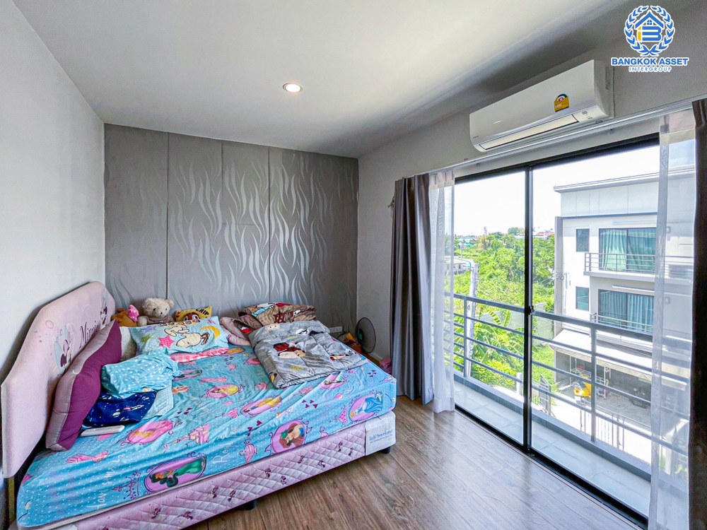 *****ทาวน์โฮม 3 ชั้นมือสอง โครงการ บ้านกลางเมือง ราชพฤกษ์-พระราม5 เนื้อที่ 17 ตร.ว. ฟังก์ชัน 3 ห้องนอน 3 ห้องน้ำ ที่จอดรถ 2 คัน ภายในบ้านกว้างขวาง แถมฟรี! เครื่องปรับอากาศ บนทำเลเดินทางสะดวก เชื่อมต่อถนนนครอินทร์ ถนนราชพฤกษ์ ใกล้โครงการรถไฟฟ้าสายสีม่วง "สถานีแยกติวานนท์"