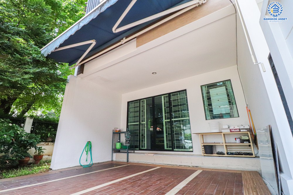 *****ทาวน์โฮม 3 ชั้นมือสอง โครงการ บ้านกลางเมือง นวมินทร์42 หลังมุม เนื้อที่ 28.40 ตร.ว. ฟังก์ชัน 3 ห้องนอน 3 ห้องน้ำ 2 ที่จอดรถ ใกล้ทางเข้าโครงการ ภายในสภาพดีเยี่ยม พร้อมอยู่ทันที บนทำเลเดินทางสะดวก เชื่อมต่อถนนเกษตร-นวมินทร์ ใกล้จุดขึ้นทางด่วน "รามอินทรา-อาจณรงค์"