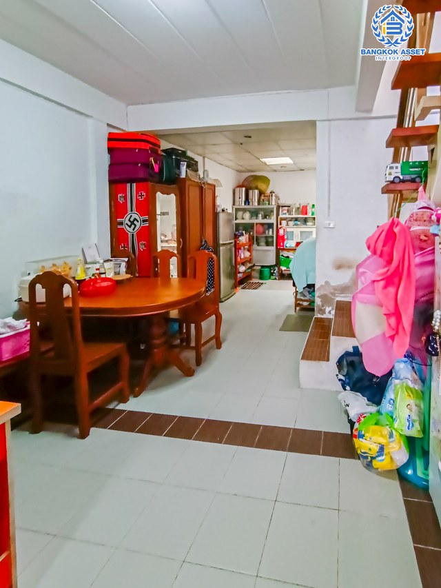 *****ทาวน์เฮ้าส์มือสองนนทบุรี หมู่บ้าน รัตนาธิเบศร์ กาญจนาภิเษก เนื้อที่ 16 ตร.ว. ฟังก์ชัน 2 ห้องนอน 1 ห้องน้ำ บ้านทำเลดีราคาไม่แพง เชื่อมต่อถนนกาญจนาภิเษก, ถนนรัตนาธิเบศร์ ใกล้เซ็นทรัลเวสต์เกต และรถไฟฟ้าสายสีม่วง "สถานีตลาดบางใหญ่" จองเลย!