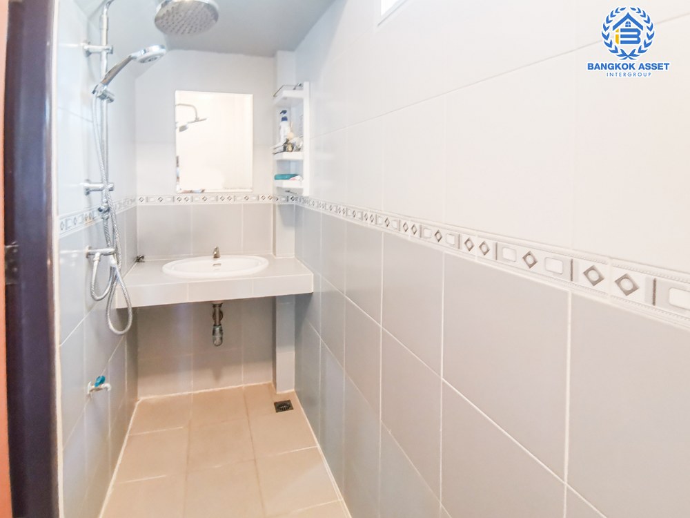 *****บ้านแฝดมือสอง โครงการ วราวิลล์ ราชพฤกษ์-345 หลังมุม เนื้อที่ 40.40 ตร.ว. ฟังก์ชัน 3 ห้องนอน 3 ห้องน้ำ 2 ที่จอดรถ พื้นที่กว้างขวาง ภายในบ้านสภาพดีมาก พร้อมเข้าอยู่ได้ทันที แถมฟรี! เครื่องปรับอากาศ บนทำเลเดินทางสะดวก เชื่อมต่อถนน345 ถนนราชพฤกษ์ ถนนสะพานนนทบุรี-บางบัวทอง