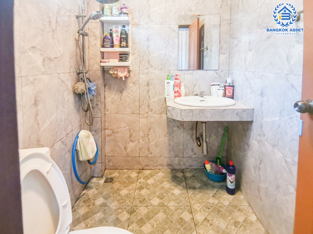 *****บ้านแฝดมือสอง โครงการ วราวิลล์ ราชพฤกษ์-345 หลังมุม เนื้อที่ 40.40 ตร.ว. ฟังก์ชัน 3 ห้องนอน 3 ห้องน้ำ 2 ที่จอดรถ พื้นที่กว้างขวาง ภายในบ้านสภาพดีมาก พร้อมเข้าอยู่ได้ทันที แถมฟรี! เครื่องปรับอากาศ บนทำเลเดินทางสะดวก เชื่อมต่อถนน345 ถนนราชพฤกษ์ ถนนสะพานนนทบุรี-บางบัวทอง