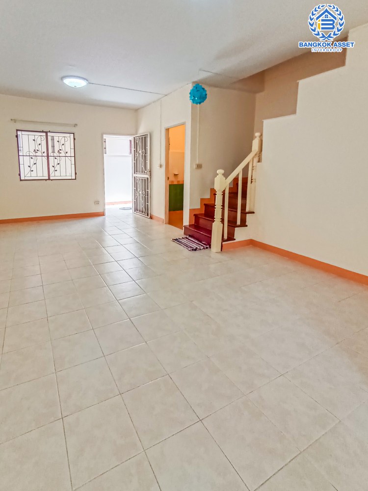 *****ทาวน์เฮ้าส์มือสองนนทบุรี โครงการ พฤกษา39 กาญจนาภิเษก เนื้อที่ 16 ตร.ว. ฟังก์ชัน 3 ห้องนอน 2 ห้องน้ำ 1 ที่จอดรถ บ้านสภาพใหม่ บนทำเลดี เชื่อมต่อ ถนนกาญจนาภิเษก, ถนนรัตนาธิเบศร์ ใกล้รถไฟฟ้าสายสีม่วง "สถานีตลาดบางใหญ่" และทางด่วน "ศรีรัช" จองเลย!