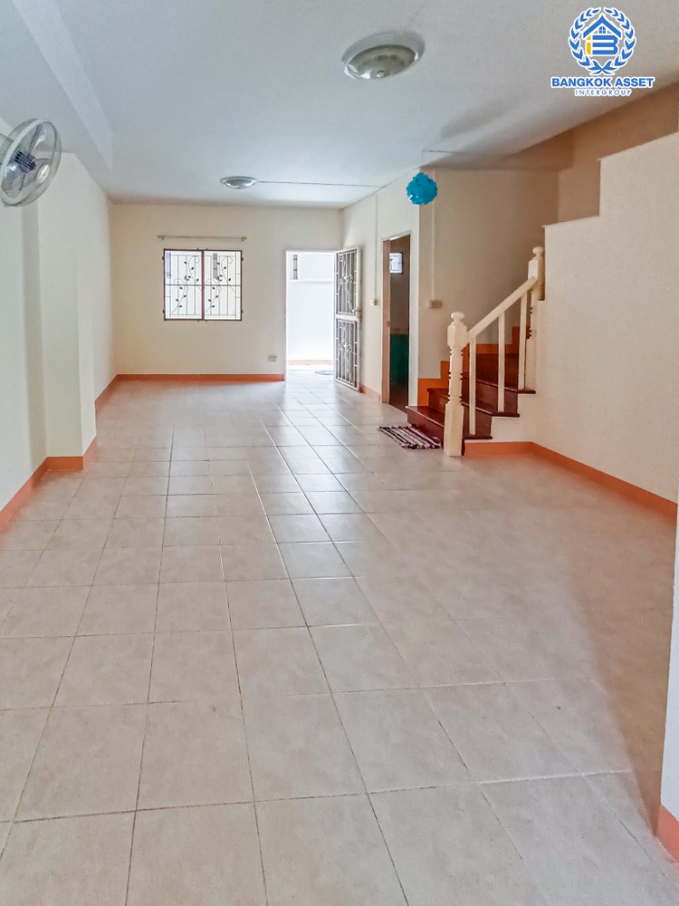 *****ทาวน์เฮ้าส์มือสองนนทบุรี โครงการ พฤกษา39 กาญจนาภิเษก เนื้อที่ 16 ตร.ว. ฟังก์ชัน 3 ห้องนอน 2 ห้องน้ำ 1 ที่จอดรถ บ้านสภาพใหม่ บนทำเลดี เชื่อมต่อ ถนนกาญจนาภิเษก, ถนนรัตนาธิเบศร์ ใกล้รถไฟฟ้าสายสีม่วง "สถานีตลาดบางใหญ่" และทางด่วน "ศรีรัช" จองเลย!