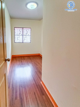 *****ทาวน์เฮ้าส์มือสองนนทบุรี โครงการ พฤกษา39 กาญจนาภิเษก เนื้อที่ 16 ตร.ว. ฟังก์ชัน 3 ห้องนอน 2 ห้องน้ำ 1 ที่จอดรถ บ้านสภาพใหม่ บนทำเลดี เชื่อมต่อ ถนนกาญจนาภิเษก, ถนนรัตนาธิเบศร์ ใกล้รถไฟฟ้าสายสีม่วง "สถานีตลาดบางใหญ่" และทางด่วน "ศรีรัช" จองเลย!