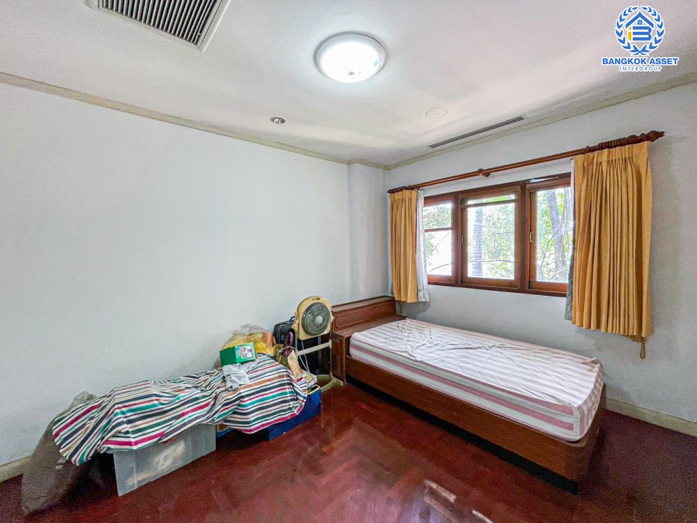 *****บ้านเดี่ยวมือสอง โครงการ ปัญจทรัพย์พาร์ค ปิ่นเกล้า เนื้อที่ 173 ตร.ว. ฟังก์ชันจัดเต็ม 4 ห้องนอน 4 ห้องน้ำ 4 ที่จอดรถ บ้านหลังใหญ่ มีความเป็นส่วนตัว ติดถนนบรมราชชนนี ตั้งบนทำเลเดินทางสะดวก เชื่อมต่อทางคู่ขนานลอยฟ้า ใกล้รถไฟฟ้าสายสีน้ำเงิน "สถานีบางพลัด"