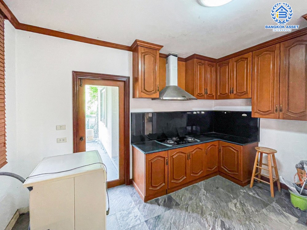 *****บ้านเดี่ยวมือสอง โครงการ ปัญจทรัพย์พาร์ค ปิ่นเกล้า เนื้อที่ 173 ตร.ว. ฟังก์ชันจัดเต็ม 4 ห้องนอน 4 ห้องน้ำ 4 ที่จอดรถ บ้านหลังใหญ่ มีความเป็นส่วนตัว ติดถนนบรมราชชนนี ตั้งบนทำเลเดินทางสะดวก เชื่อมต่อทางคู่ขนานลอยฟ้า ใกล้รถไฟฟ้าสายสีน้ำเงิน "สถานีบางพลัด"