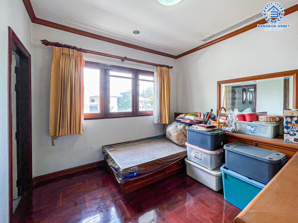 *****บ้านเดี่ยวมือสอง โครงการ ปัญจทรัพย์พาร์ค ปิ่นเกล้า เนื้อที่ 173 ตร.ว. ฟังก์ชันจัดเต็ม 4 ห้องนอน 4 ห้องน้ำ 4 ที่จอดรถ บ้านหลังใหญ่ มีความเป็นส่วนตัว ติดถนนบรมราชชนนี ตั้งบนทำเลเดินทางสะดวก เชื่อมต่อทางคู่ขนานลอยฟ้า ใกล้รถไฟฟ้าสายสีน้ำเงิน "สถานีบางพลัด"