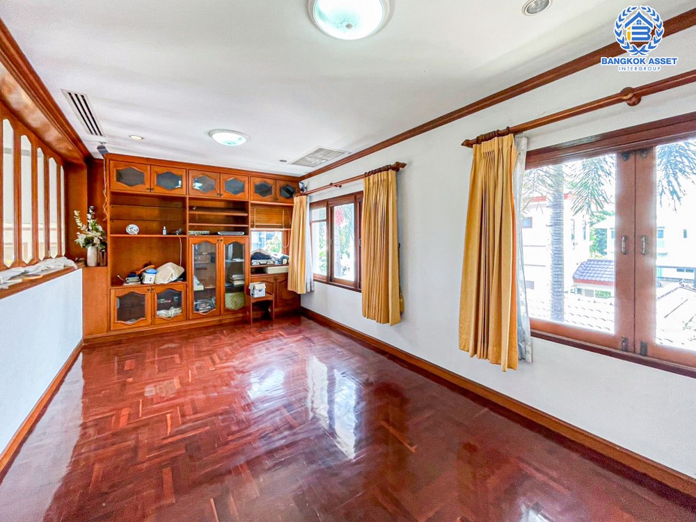 *****บ้านเดี่ยวมือสอง โครงการ ปัญจทรัพย์พาร์ค ปิ่นเกล้า เนื้อที่ 173 ตร.ว. ฟังก์ชันจัดเต็ม 4 ห้องนอน 4 ห้องน้ำ 4 ที่จอดรถ บ้านหลังใหญ่ มีความเป็นส่วนตัว ติดถนนบรมราชชนนี ตั้งบนทำเลเดินทางสะดวก เชื่อมต่อทางคู่ขนานลอยฟ้า ใกล้รถไฟฟ้าสายสีน้ำเงิน "สถานีบางพลัด"