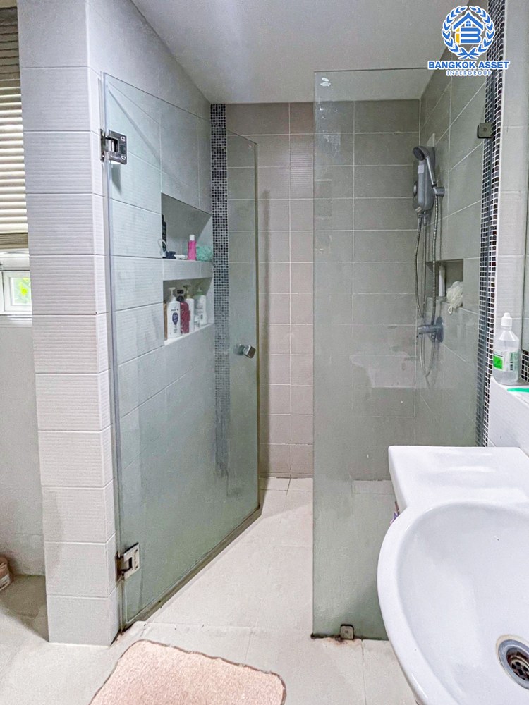 *****บ้านเดี่ยวมือสอง โครงการ ไลฟ์บางกอกบูเลอวาร์ด แจ้งวัฒนะ เนื้อที่ 52.30 ตร.ว. ฟังก์ชัน 4 ห้องนอน 3 ห้องน้ำ 2 ที่จอดรถ บนทำเลเดินทางสะดวก เชื่อมต่อถนนแจ้งวัฒนะ ถนนติวานนท์ ใกล้เซ็นทรัล แจ้งวัฒนะ รถไฟฟ้าในอนาคตสายสีชมพู